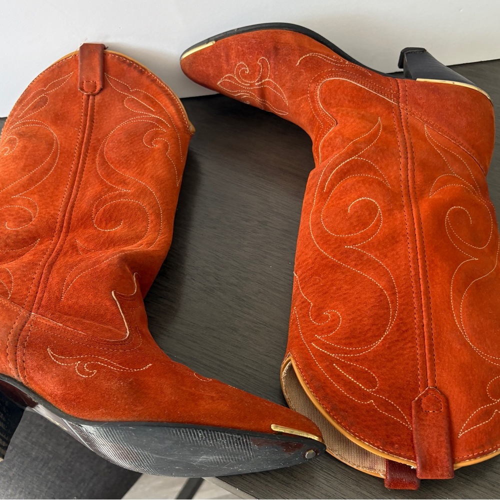 Vtg 80s Womens Rust Suede
ACME Boots Heels Shoe
Western Cowgirl Butterfly - Picture 7 of 10